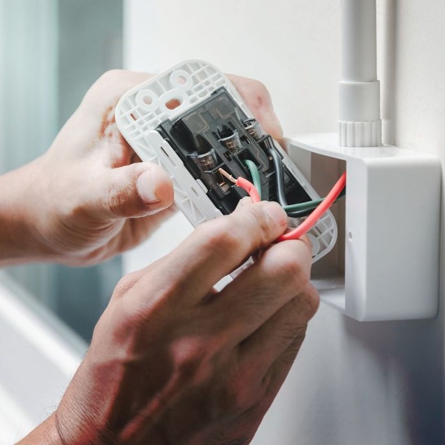 Záber na elektrickú inštaláciu.